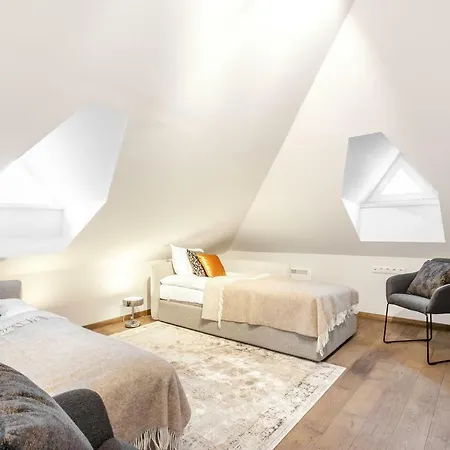 #Stayhere - Authentic & Luxurious 2Bdr Heart Of Old Town Apartment