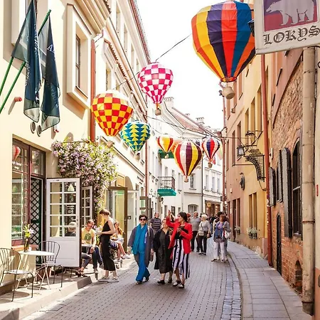 #Stayhere - Authentic & Luxurious 2Bdr Heart Of Old Town Apartment *