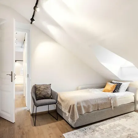 アパート #Stayhere - Authentic & Luxurious 2Bdr Heart Of Old Town ヴィリニュス