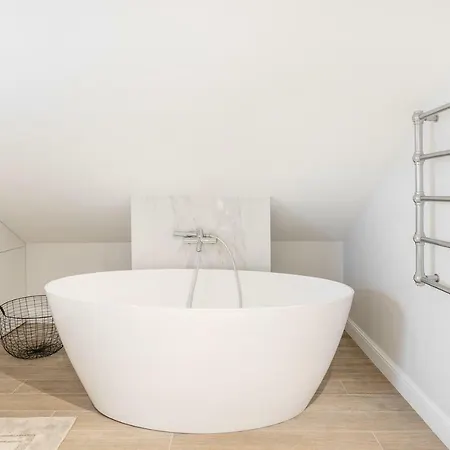 #Stayhere - Authentic & Luxurious 2Bdr Heart Of Old Town Apartment *