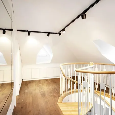 #Stayhere - Authentic & Luxurious 2Bdr Heart Of Old Town Apartment