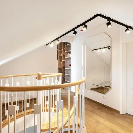 #Stayhere - Authentic & Luxurious 2Bdr Heart Of Old Town Apartment *