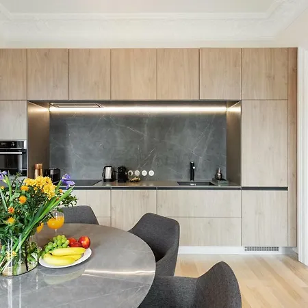 #Stayhere - Authentic & Luxurious 2Bdr Heart Of Old Town Apartment
