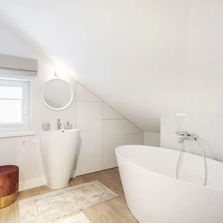 #Stayhere - Authentic & Luxurious 2Bdr Heart Of Old Town Apartment